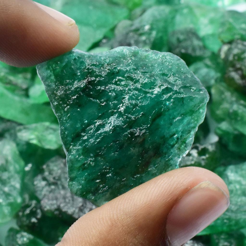 Natural Green Emerald Loose Gemstone 200 ct Uncut Rough for Lapidary and Gem Collections
