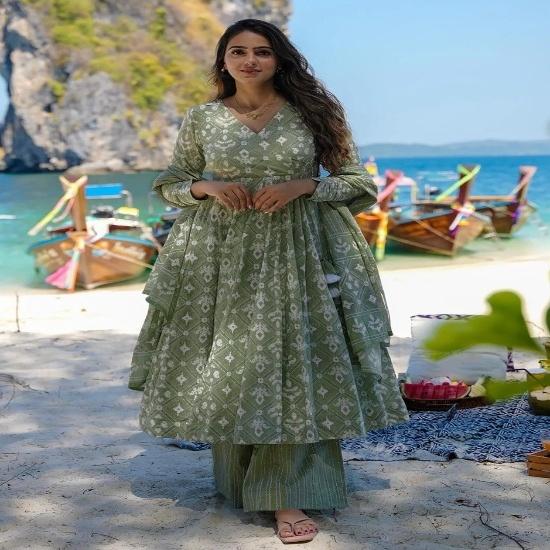 Women s Green Geometric Printed Cotton Anarkali Kurta with Palazzo and Dupatta Set S