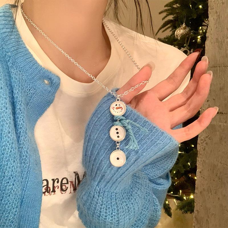 Autumn and winter design sense white snowman button necklace schoolgirl party niche retro exquisite Christmas sweater chain