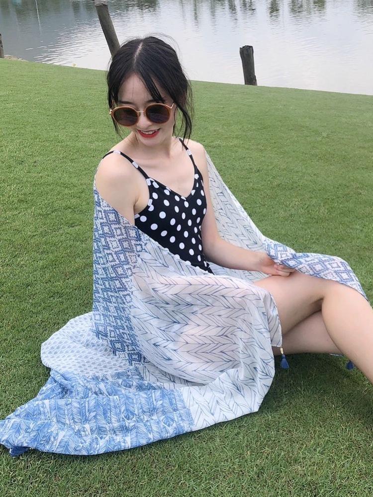 Elegant Women Silk Scarf Wrap Shawl Blue Print Sunscreen Bandanas Hijab Mujer Lady Scarve Pareo Headscarf Travel Boho Fashion