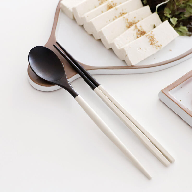 Natural Lacquer Spoon Set (2 colors) black