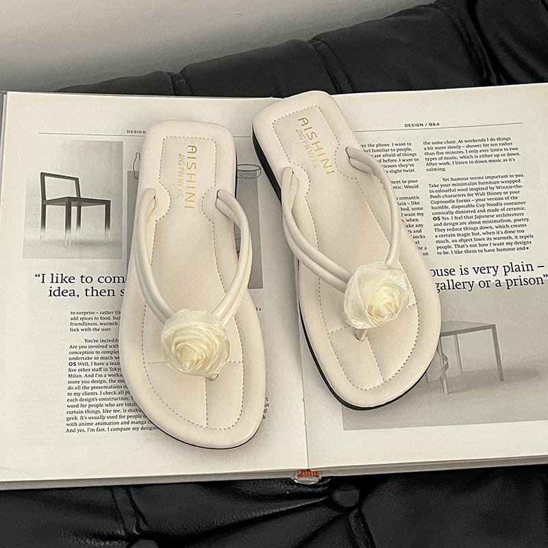 

Fashion Internet celebrity fairy wind flat cool slippers women summer wear 2025 new rose flip-flops beach shoes 40
