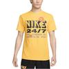 Nike Camiseta de Manga Corta con Cuello Redondo y Estampado de Letras con Bajo Recto para Hombre Amarillo FN3989-717