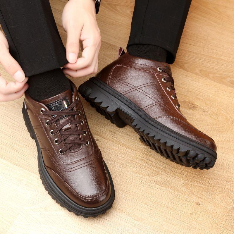 Zimowe męskie buty z futrem Skórzane męskie biznesowe bawełniane buty Casualowe ciepłe śniegowce Antypoślizgowe męskie buty rekreacyjne Bota Masculina