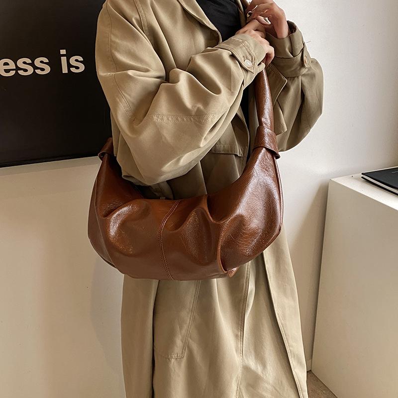 Korean Ins Large-capacity Retro Soft Leather Pleated Dumpling Bag Lazy Style Casual Versatile Horn Shoulder Messenger Bag
