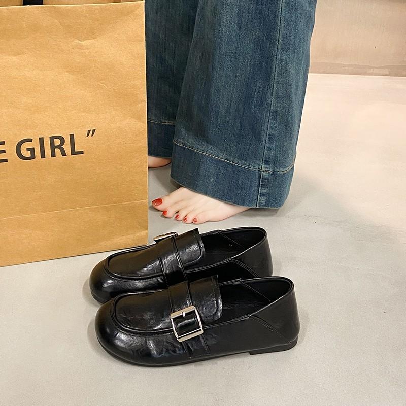 One-pedal belt buckle women's spring and summer new flat-bottomed small leather shoes retro two-wear Doudou single shoes