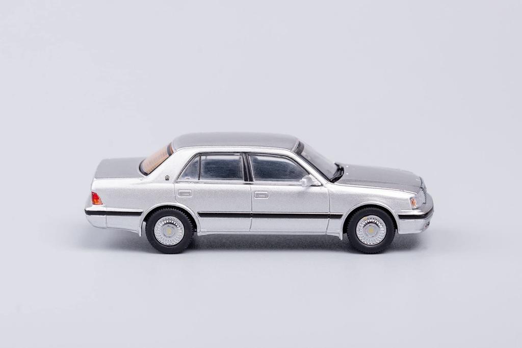 Gaincorp Products 1/64 Scale Toyota Crown JZS155 LHD Silver Finished Model KS-012-67