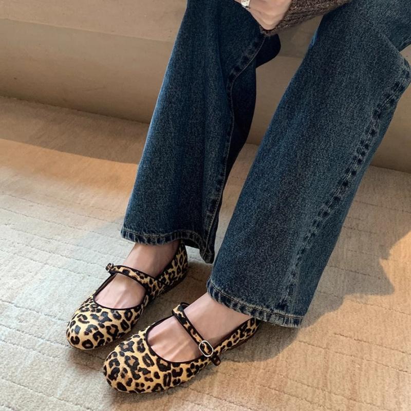 Fashion Summer Women Leopard Flat Shoes 2025 Round Toe Laofers Elegant Fashion Ballet Mary Janes Buckle Up Soft Women Flats Shoes
