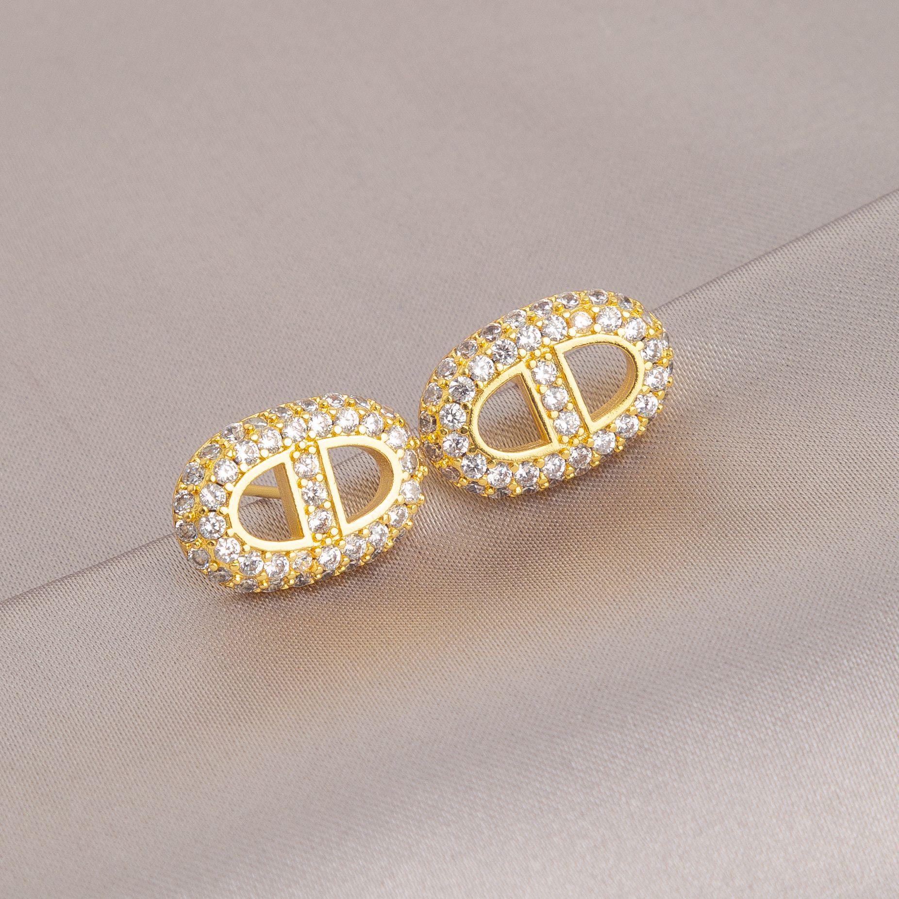 

Elegant Diamond Pig Nose Stud Earrings for Women - High-End, Versatile Design with Trendy Cold Style