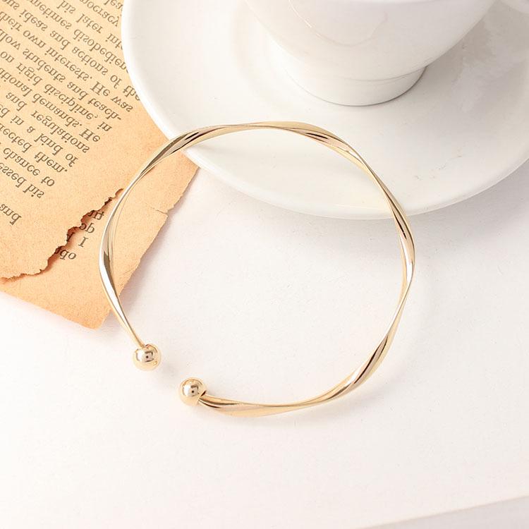 European Minimalist Gold Wave Circle Bracelet - Elegant Korean Retro Style