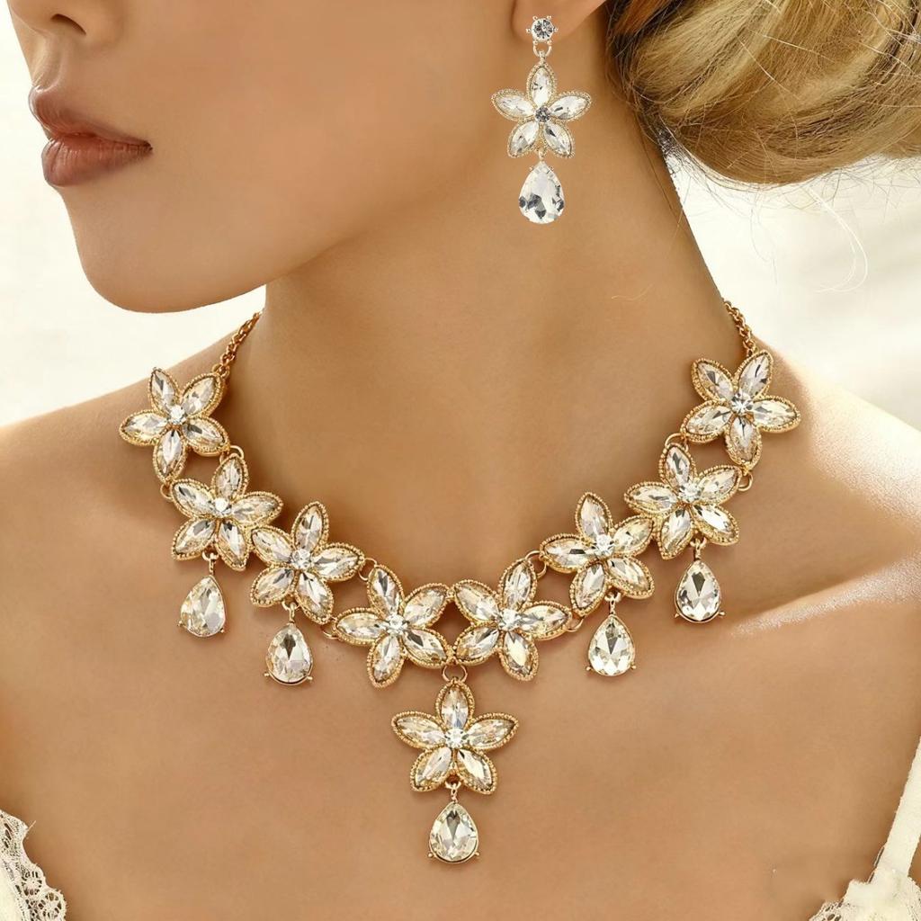 Diamond-encrusted flower water drop fringed earrings necklace set