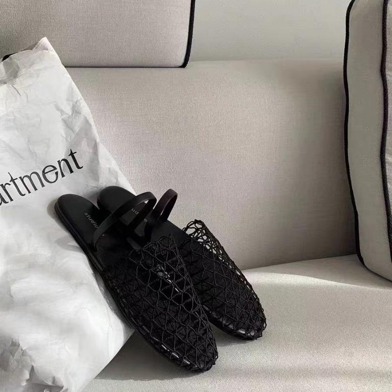 

Плетеные летние новые сандалии женские на плоской подошве с закрытым носком полушлепанцы с вырезами нишевые рыбацкие с круглым носком рыболовная сетка 35 чёрный