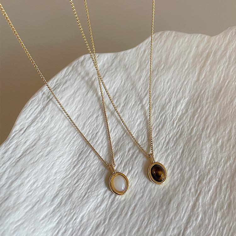 Colar com Pingente de Pedra Concha Olho de Gato - Simples, Versátil e Estiloso para Mulheres