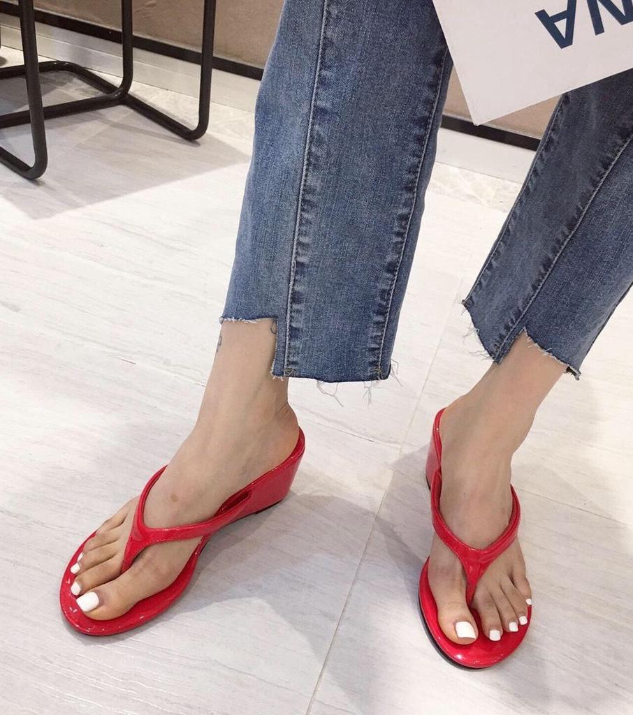 Mezzanine slippers women's 2025 new flip-flops heel seaside vacation fresh outer fashion sandals women's shoes