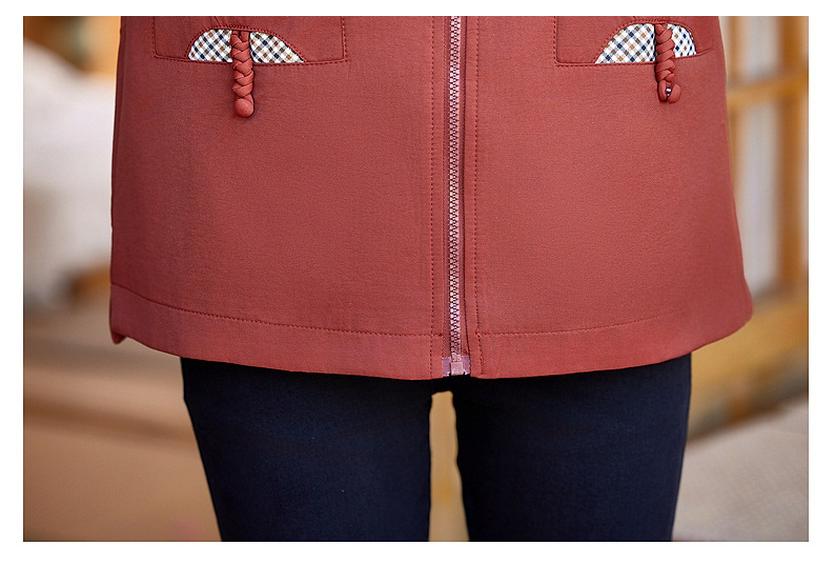 Mother's Spring & Autumn Thickened Windbreaker: Fashionable, Short Style Jacket for Middle-Aged & Elderly Women