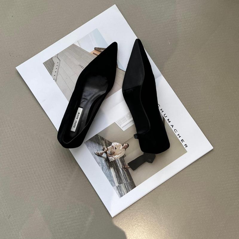 Schwarze Wildleder-Pumps mit dünnem Absatz Damenschuhe 2025 neu Frühling, Herbst und Winter Temperament Französisch spitz niedriger Absatz leichte Mundschuhe