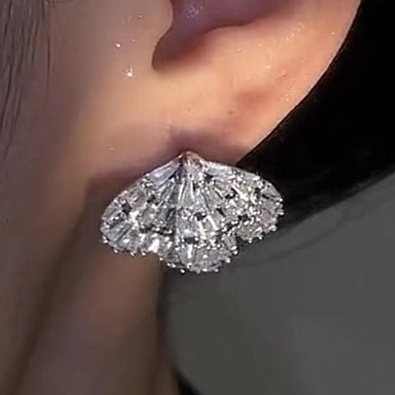 

Huitan Romantic Hearts Design Women Stud Earrings with Dazzling CZ for Wedding Party Engagement Elegant Accessories Zircon