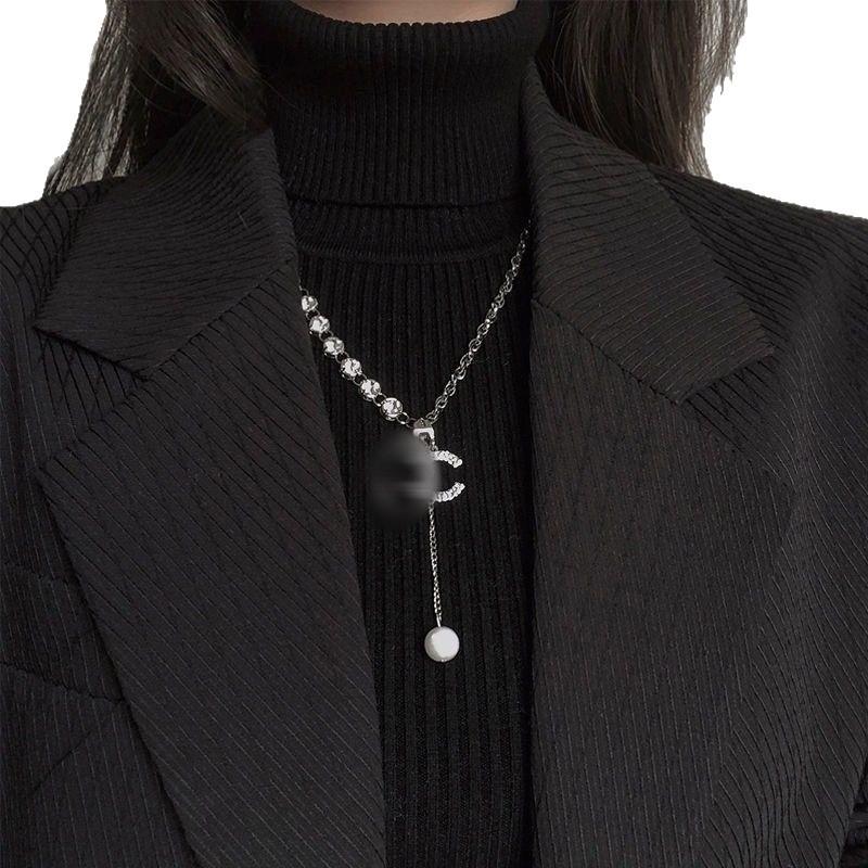Light luxury niche design versatile collarbone chain sweater chain long female atmosphere high-end new popular necklace tide