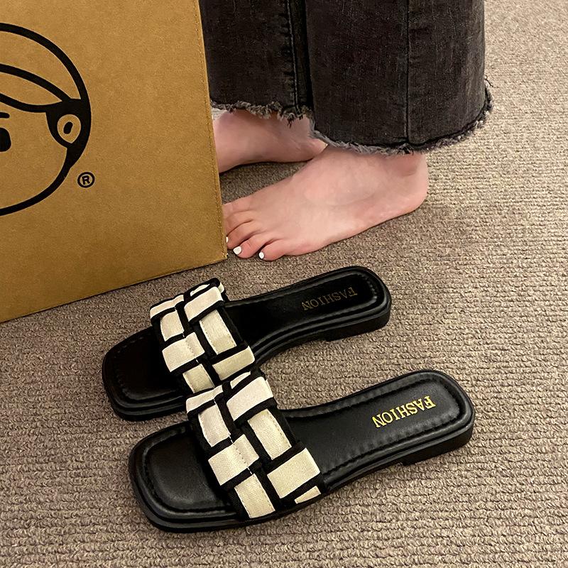 

Premium flat-bottomed cool slippers for women s summer wear Xiaoxiangfeng 2025 new go-out beach shoes 40