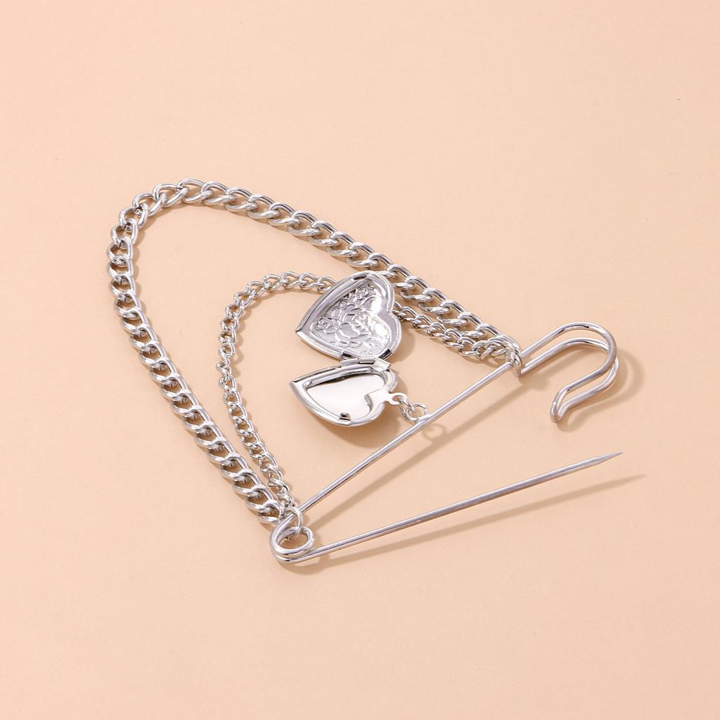 Creative openable relief love brooch, retro light luxury trend chain pin accessories