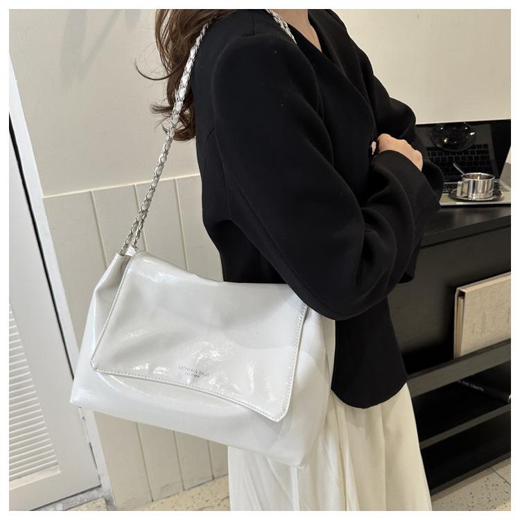 Chic Soft Faux Leather Chain Tote Bag for Women, Large Capacity Minimalist Shoulder Handbag, Trendy Solid Color Commuter Purse