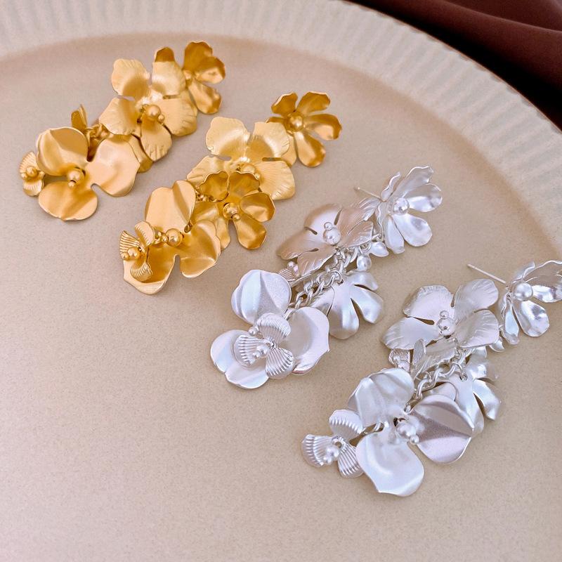 Metallic Flower Petals Fringed Silver Needle Earrings Temperament Atmospheric Earrings