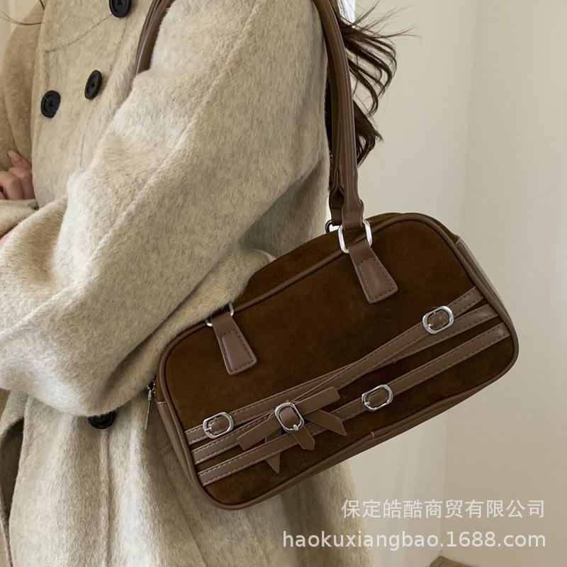 Vintage niche suede bag women's 2025 new fashion super fire shoulder armpit bag commuter portable pillow bag