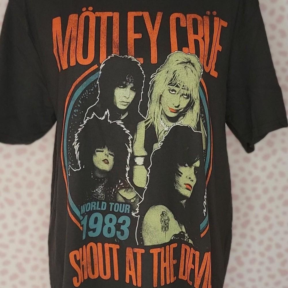 Motley Crue Shout At The Devil World Tour '83 Vintage Style Tee in Men's Size Gi Unisex T-Shirt