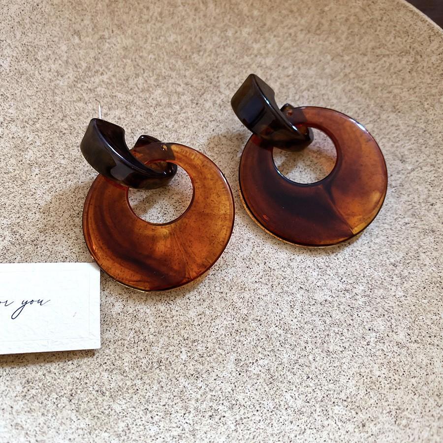 Vintage Maillard Coffee Silver Needle Earrings Fashion Versatile Niche Hong Kong Style Earrings Light Luxury Premium Autumn and Winter Earrings