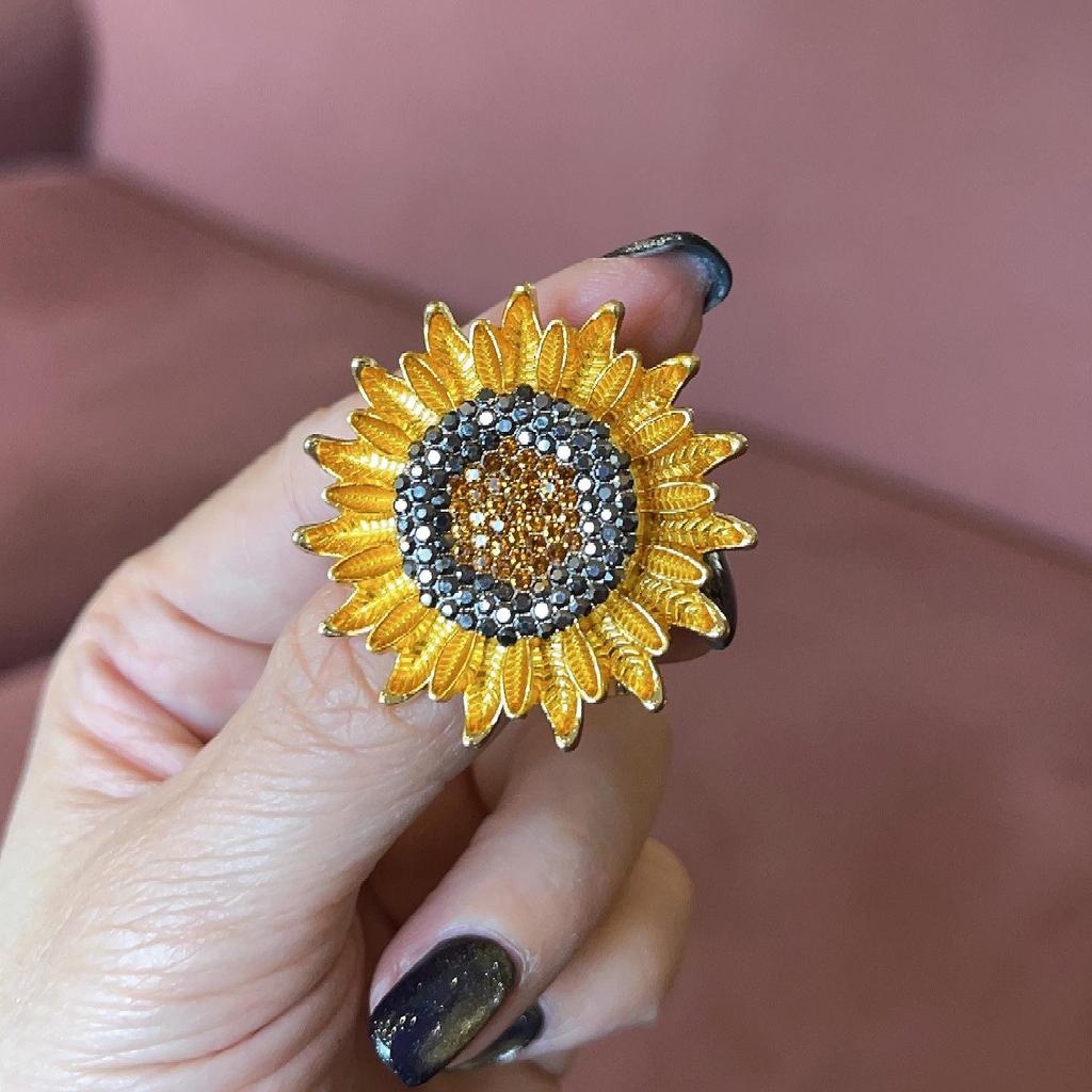 Lanhao Eco-friendly Rhinestone Sunflower Brooch - Fashionable Alloy Floral Corsage