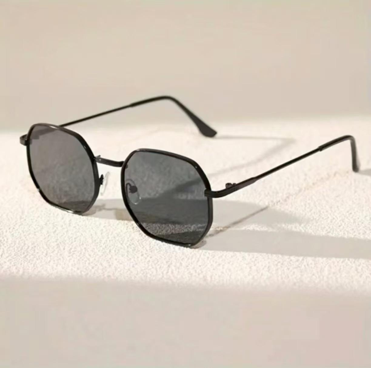 

New Vintage Square Geometric Frame Sunglasses Women Sun Glasses Metal Man Outdoor Camping Cycling Fishing Fashioneble Sunnies