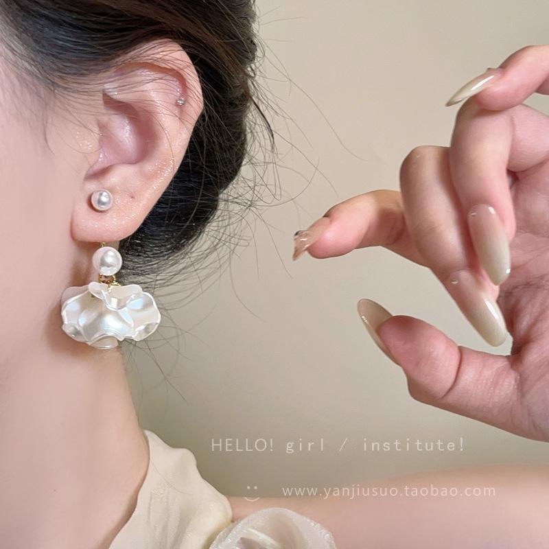Pearl Flower Fringed Earrings Women's French Elegant Stud Earrings Light Luxury High-end Earrings