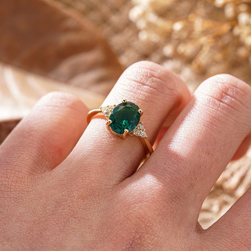 Huitan Fancy Gold Color Ring for Women Luxury Party Fashion Accessories Simple Style Inlaid Bright Green CZ Jewelry for Wedding