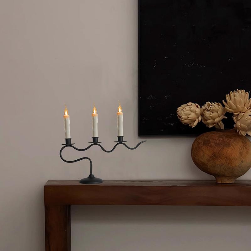 1 Peça Decoração de Jantar Jantar à Luz de Velas Arte em Ferro Festa Casamento Ondulado Estilo Europeu Base de Vela de Três Furos Candelabro