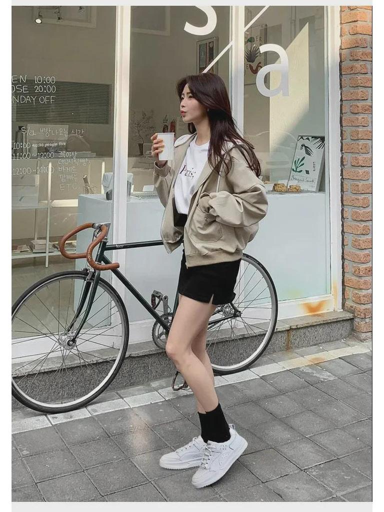 2025 Women's Flat White Leather Lace-Up Casual Sneakers: Comfortable & Simple for Spring