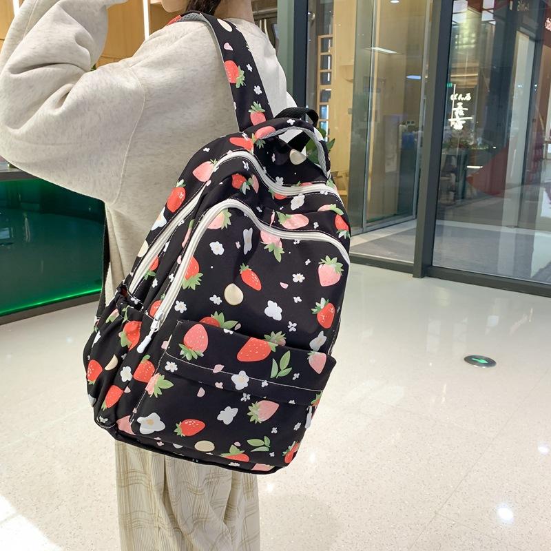 

2025 New Versatile Casual Bag Large Capacity Primary School Junior High School Students High Value Strawberry Printed Backpack зелений