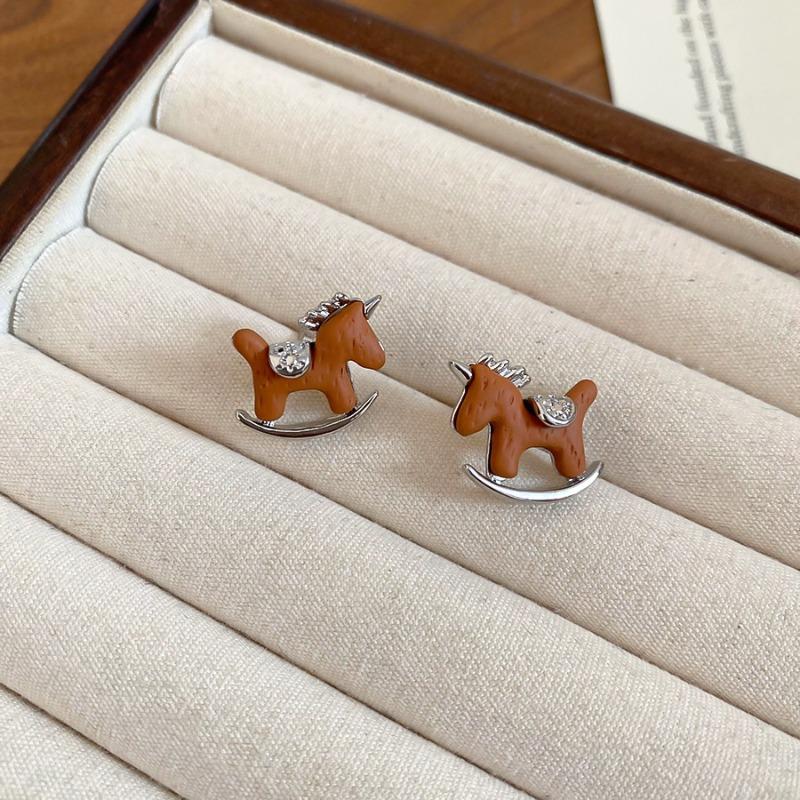 Silver needle resin Trojan horse pendant earrings autumn and winter high-end light luxury niche earrings new Chinese natal year earrings women