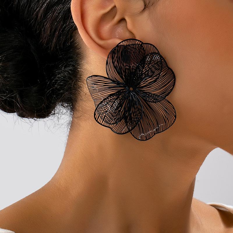 1 Pair Vintage Elegant Metallic Gold Textured Floral Pendant Earrings, Suitable For Women's Daily, Party, Holiday, Gift