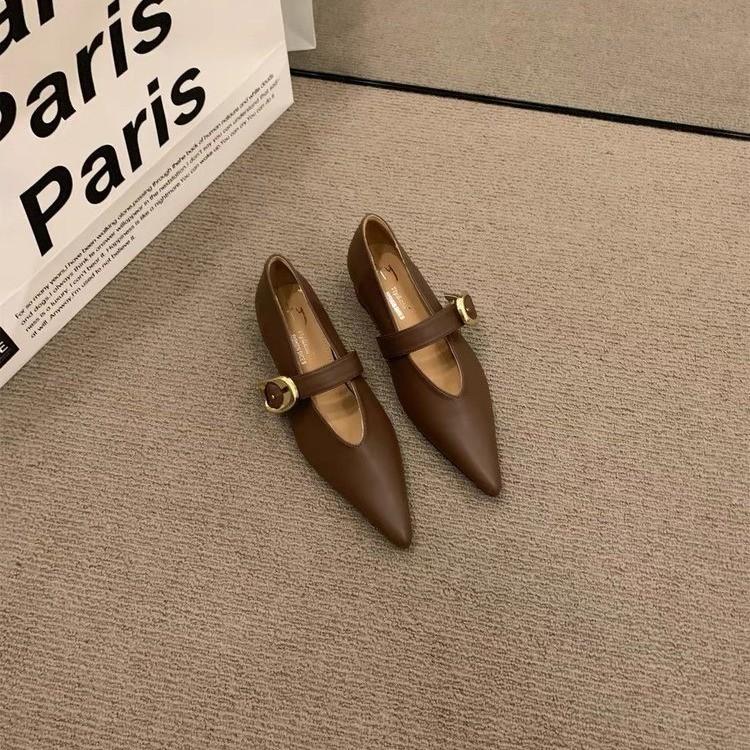 

2025 осінь нові зовнішньоторговельні гостроносі на низькому підборі з ремінцем і пряжкою Мері Джейн жіночі туфлі тілесного кольору, не втомлюють ноги, модне взуття 39 темно-коричневого кольору