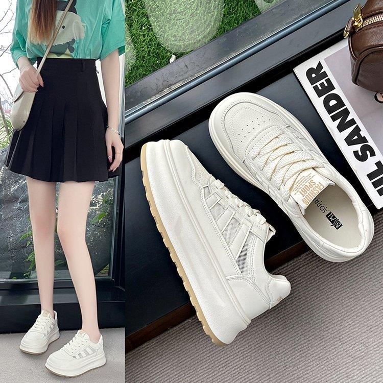 Popular Little White Women's Shoes Women's 2025 Autumn New Versatile Casual Board Shoes Autumn Super Fire Breathable Platform Shoes