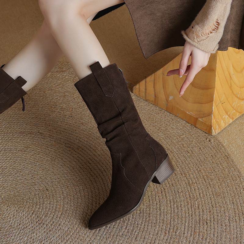 Krazing Pot Nubuc din piele intoarsa de vaci Cizme de iarna cu varf rotund cu toc mediu pentru femei Cizme cu pliuri retro elegante pentru femei la mijlocul gambei