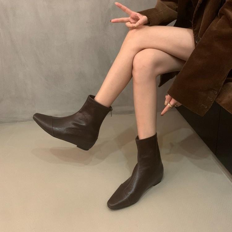 2025 Korean version of the new white short boots, retro versatile and simple inner height-increasing slope heel short tube temperament small square h