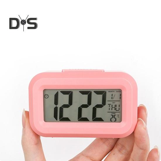 Digital reisevekkerklokke Lett å lese slumrefunksjon 12/24-timers skjerm Enkel betjening Batteridrevet bordklokke