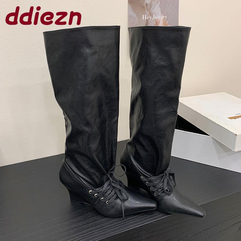 

Модная обувь на танкетке женские ботфорты женские туфли-слипоны модные с острым носком для вечеринок женские длинные современные ботинки туфли 35 чёрный