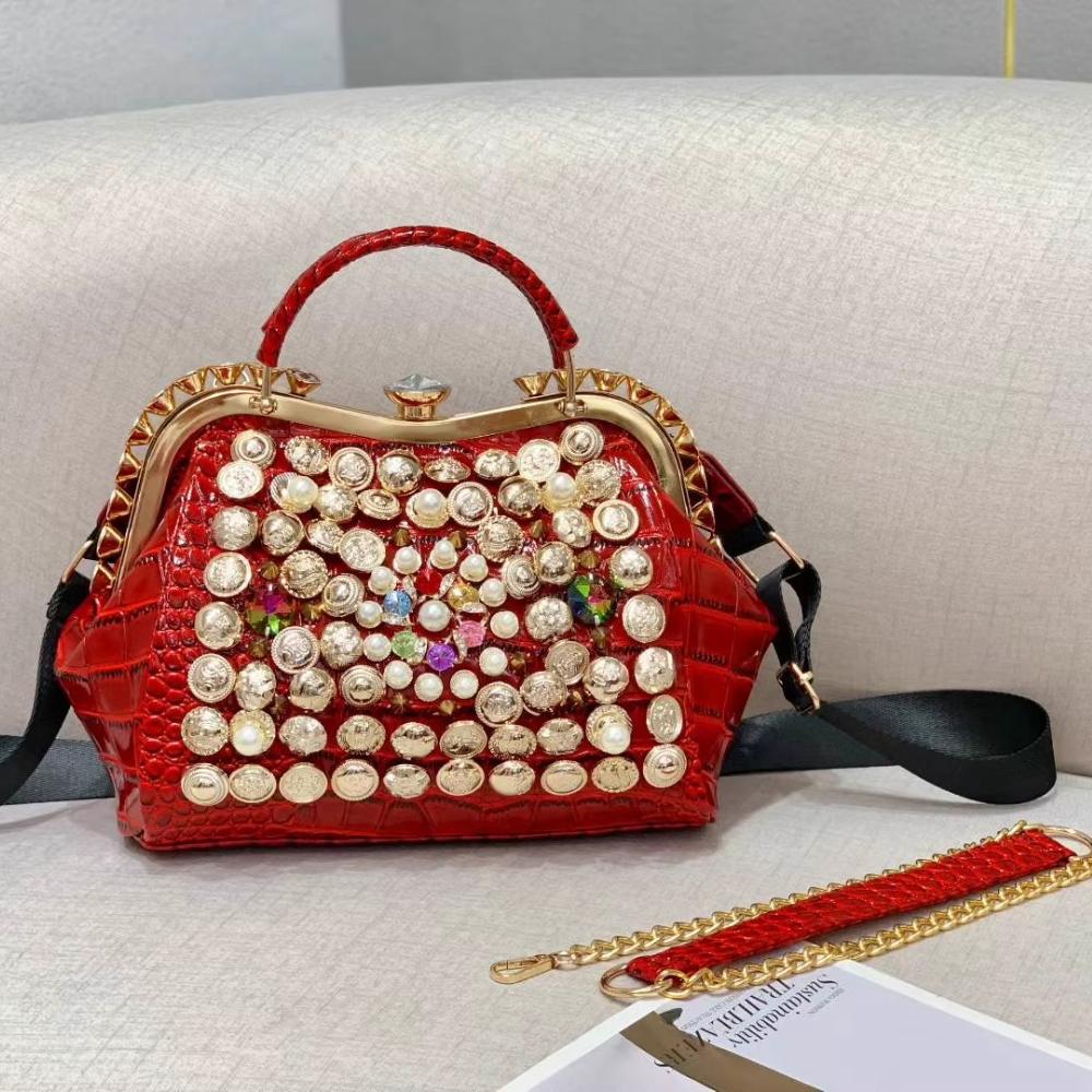 2025 New Shoulder Crossbody Bag with Diamond Inlaid Small Square Bag красный 7160₽