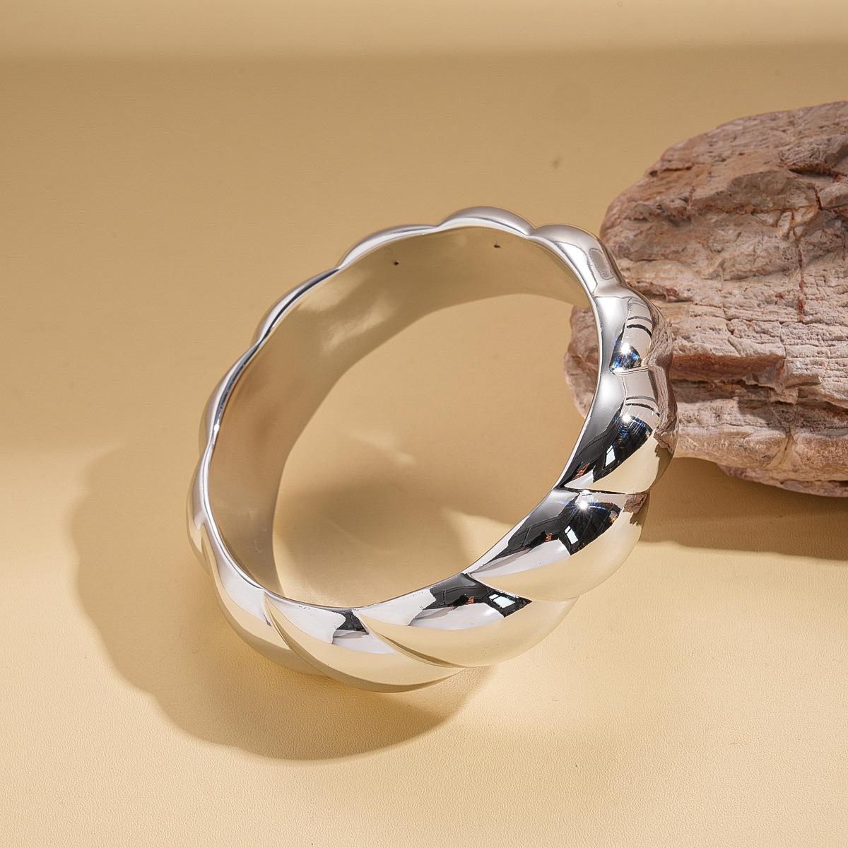 

Irregular geometric round twisted pattern bracelet cold style simple jewelry