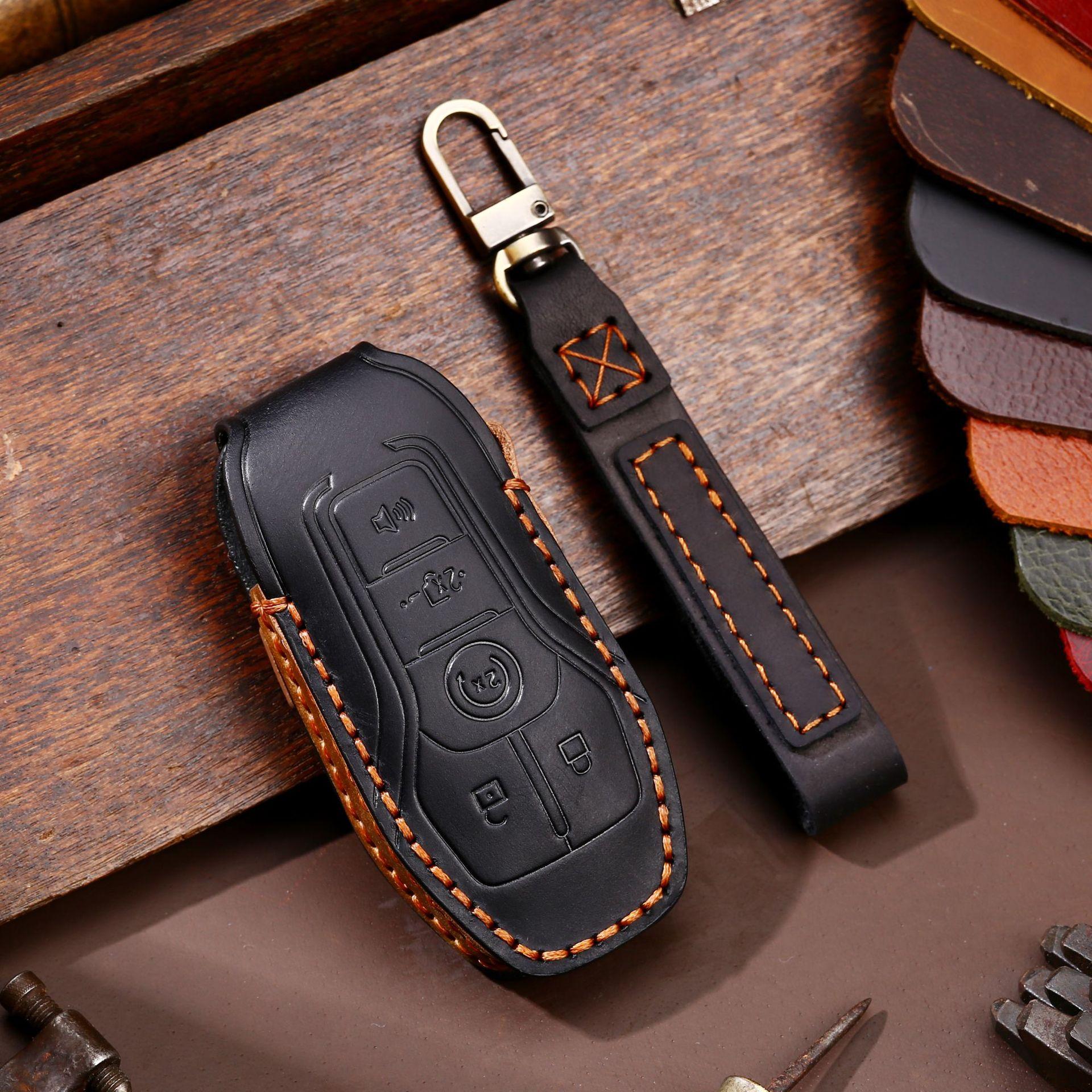 

The American car key case is suitable for the old Ford F-150 Raptor key case, which is purely handmade.