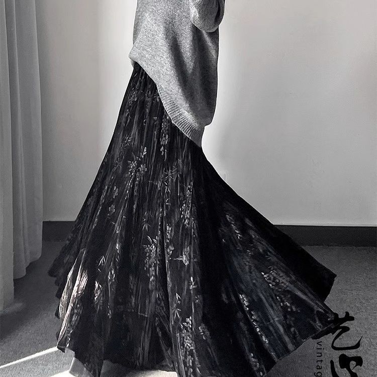 Retro Women's Velvet Long Skirt  Printed Velvet Skirt Autumn and Winter Thick Flared A-Line Skirt