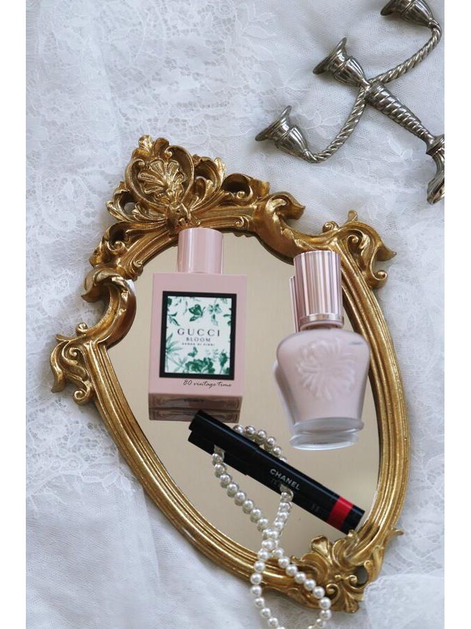 European American Retro Gold Embossed Hollow Wall Mirror Frame