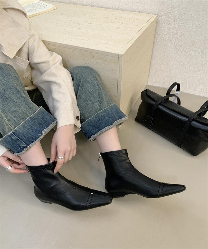 2025 Korean version of the new white short boots, retro versatile and simple inner height-increasing slope heel short tube temperament small square h